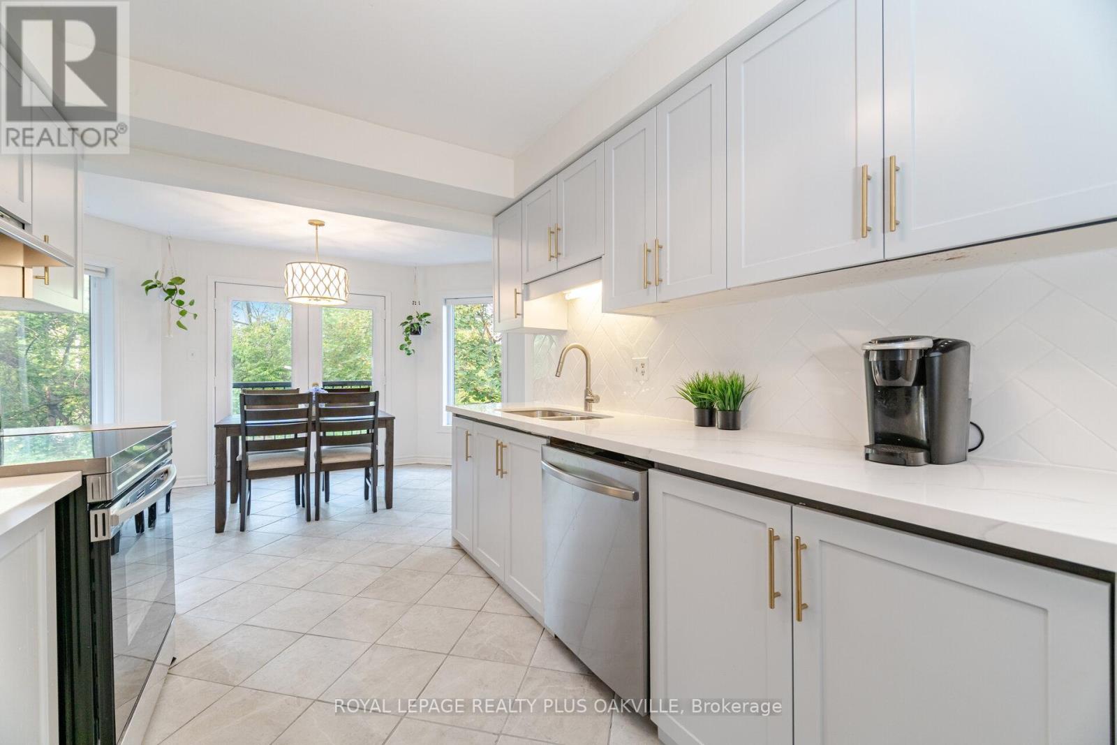 1294 Hammond Street, Burlington, Ontario  L7S 2C5 - Photo 14 - W12916494