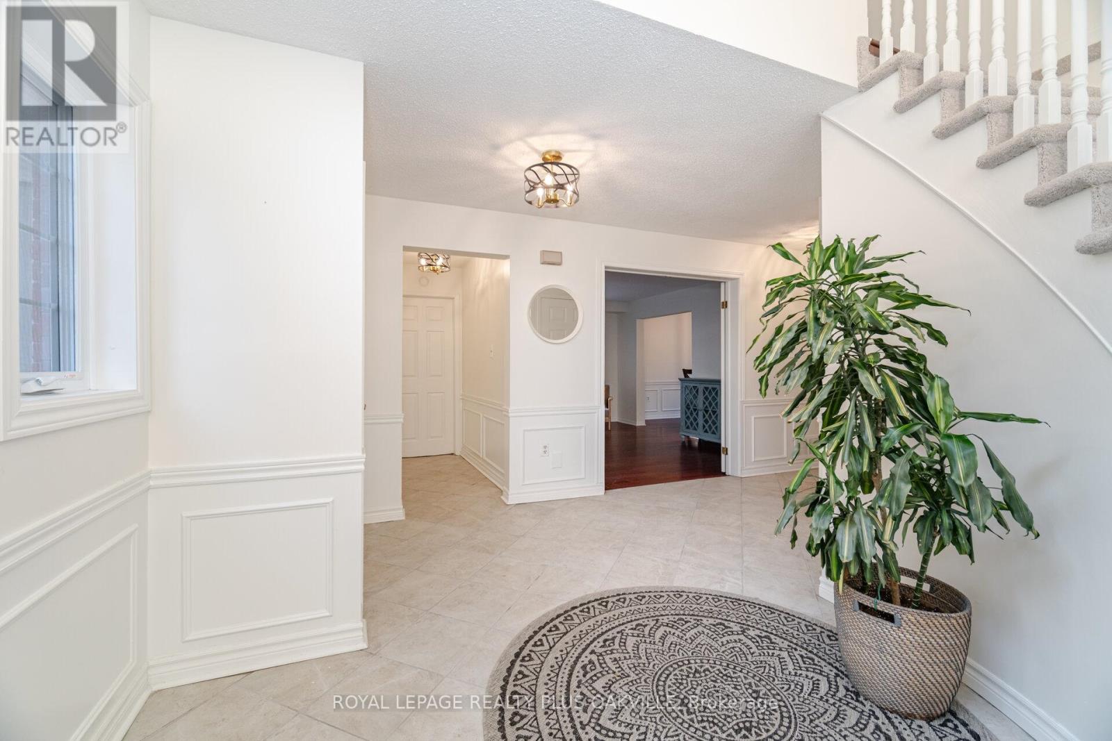 1294 Hammond Street, Burlington, Ontario  L7S 2C5 - Photo 5 - W12916494