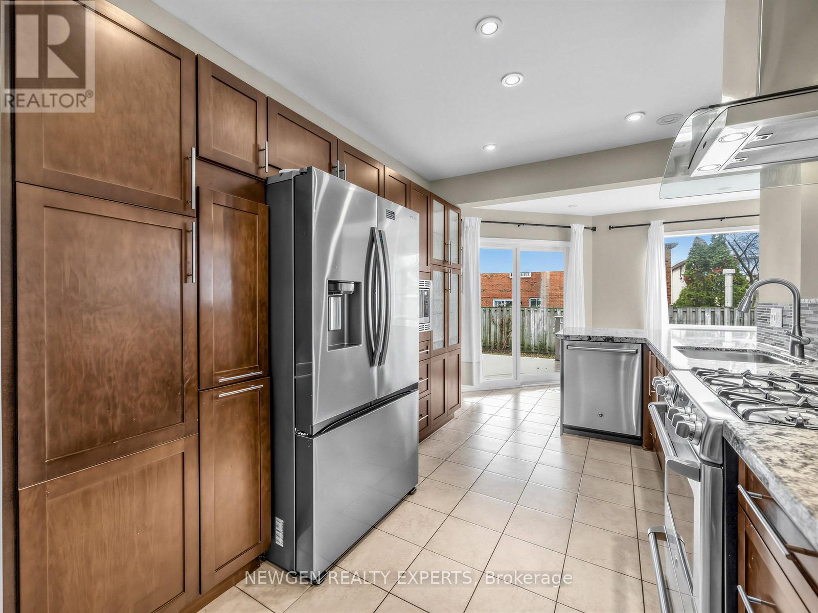 2636 Credit Valley Road, Mississauga, Ontario  L5M 4J6 - Photo 11 - W12916502