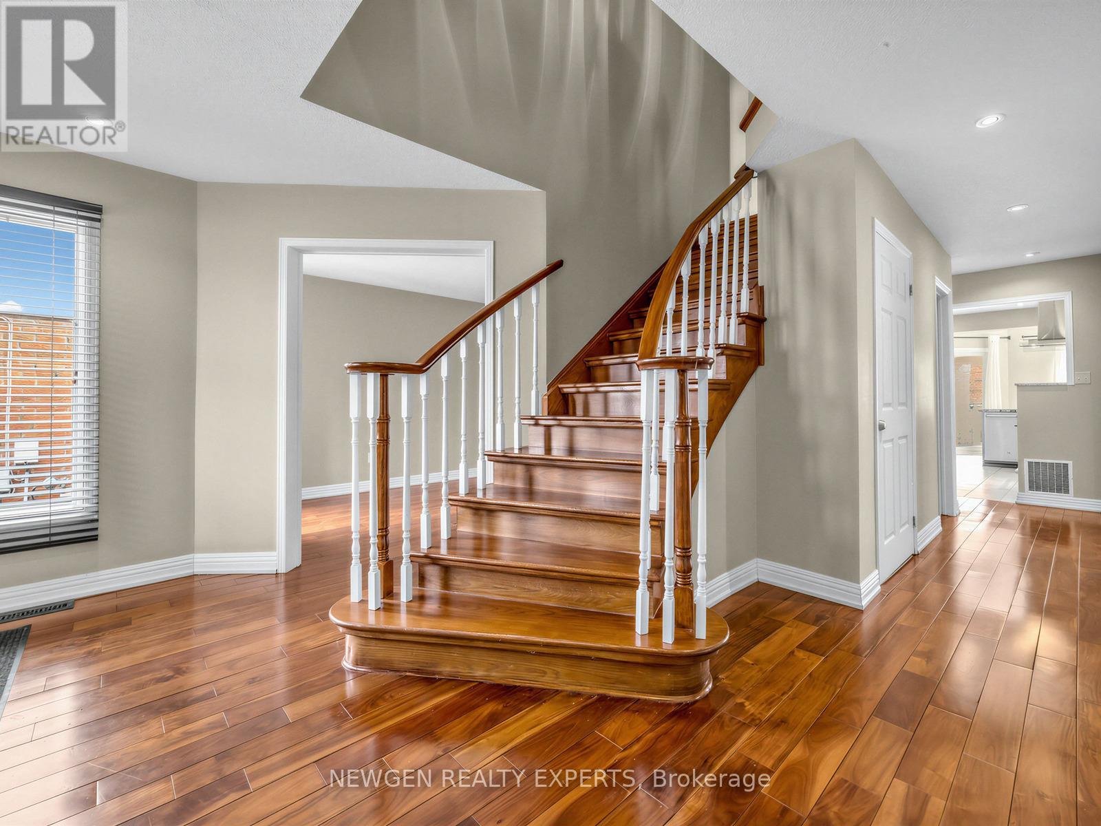 2636 Credit Valley Road, Mississauga, Ontario  L5M 4J6 - Photo 5 - W12916502