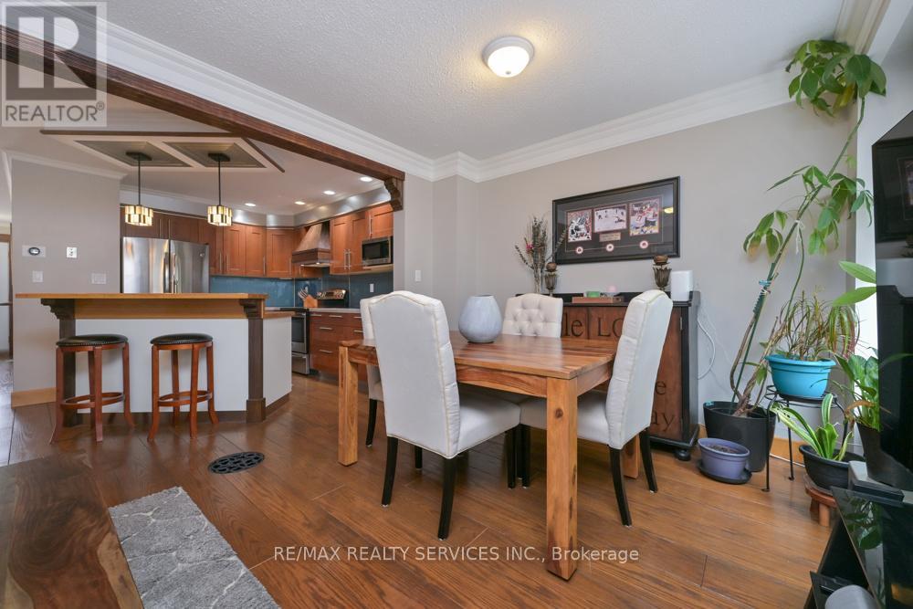 8 Collins Crescent, Brampton, Ontario  L6V 3M9 - Photo 12 - W12916504