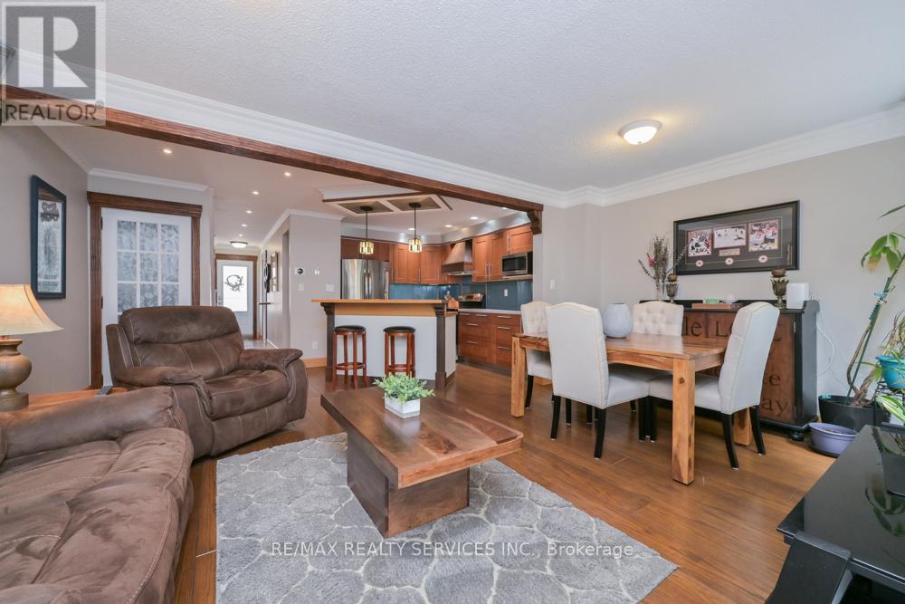 8 Collins Crescent, Brampton, Ontario  L6V 3M9 - Photo 13 - W12916504