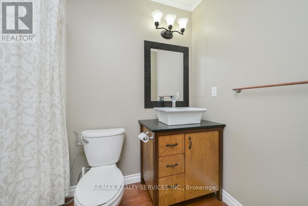 8 Collins Crescent, Brampton, Ontario  L6V 3M9 - Photo 18 - W12916504