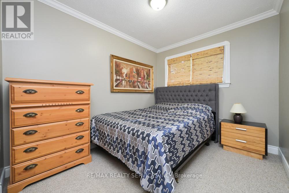 8 Collins Crescent, Brampton, Ontario  L6V 3M9 - Photo 19 - W12916504