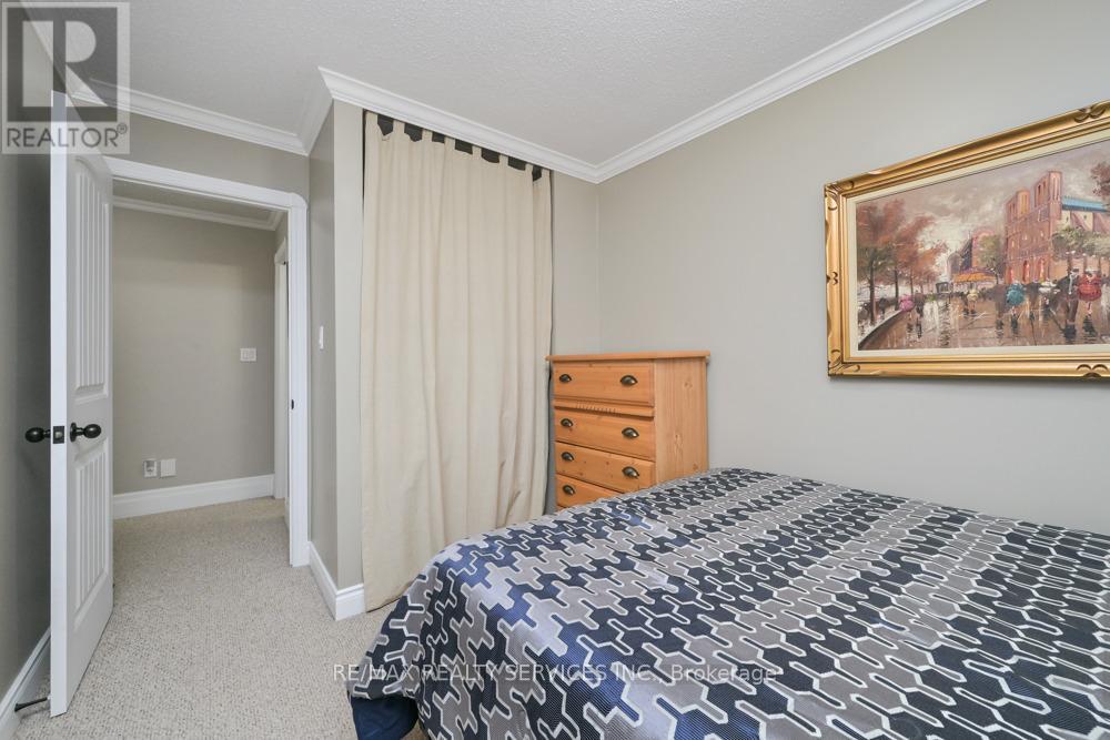 8 Collins Crescent, Brampton, Ontario  L6V 3M9 - Photo 20 - W12916504