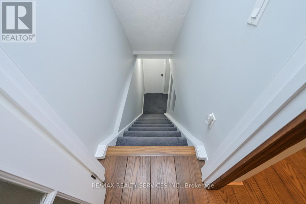 8 Collins Crescent, Brampton, Ontario  L6V 3M9 - Photo 25 - W12916504