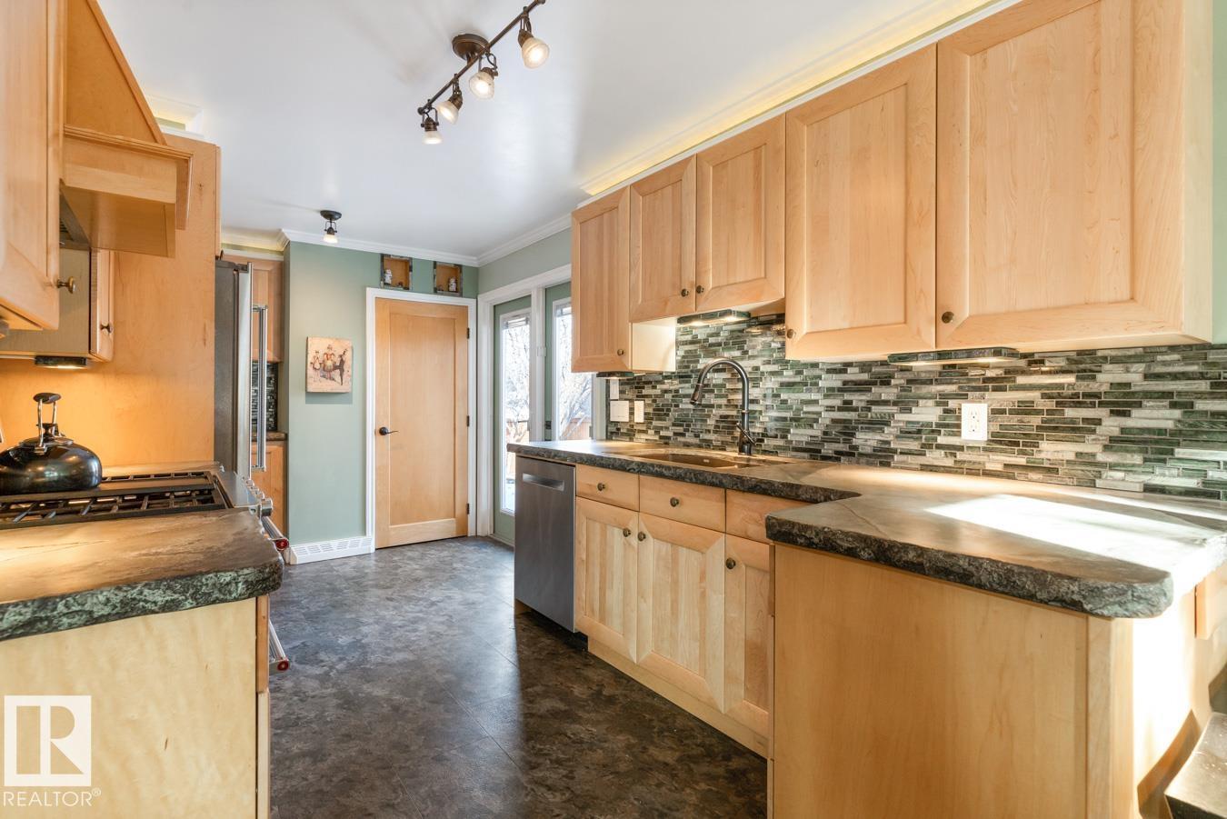 10536 65 St Nw, Edmonton, Alberta  T6A 2N8 - Photo 2 - E4478850