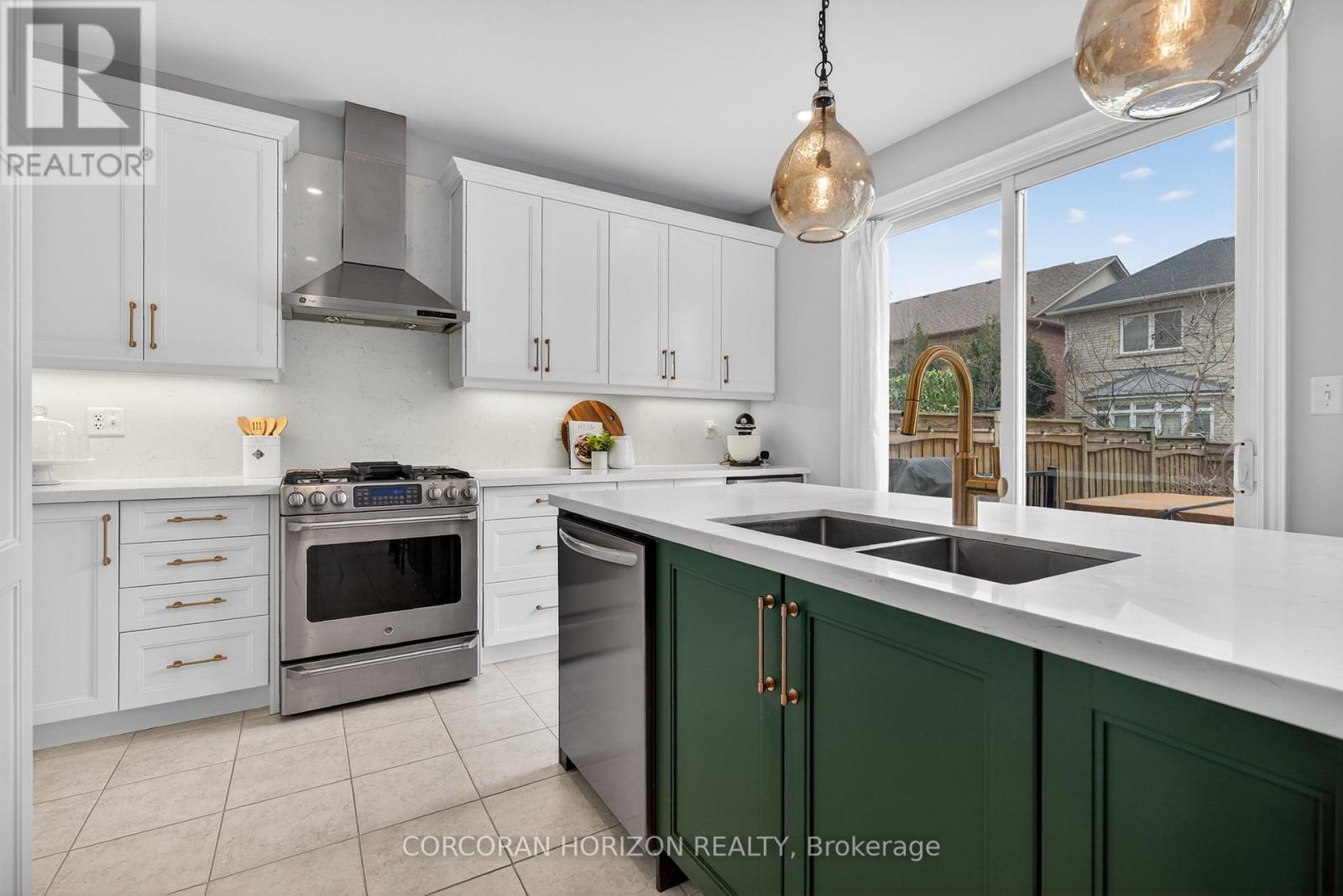 3285 Liptay Avenue, Oakville, Ontario  L6M 0N1 - Photo 11 - W12916520