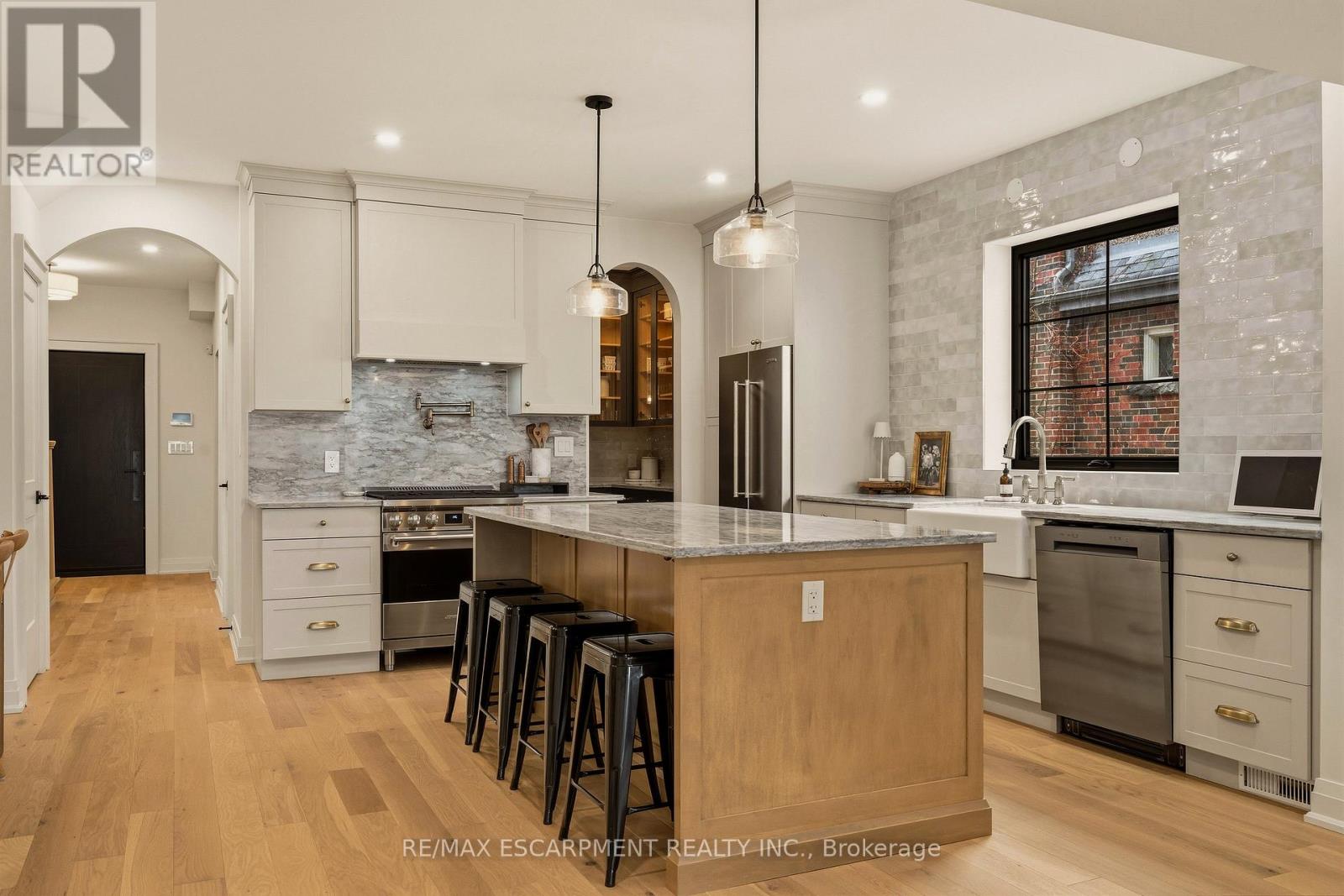 30 Matilda Street N, Hamilton, Ontario  L9H 2Z1 - Photo 10 - X12916516