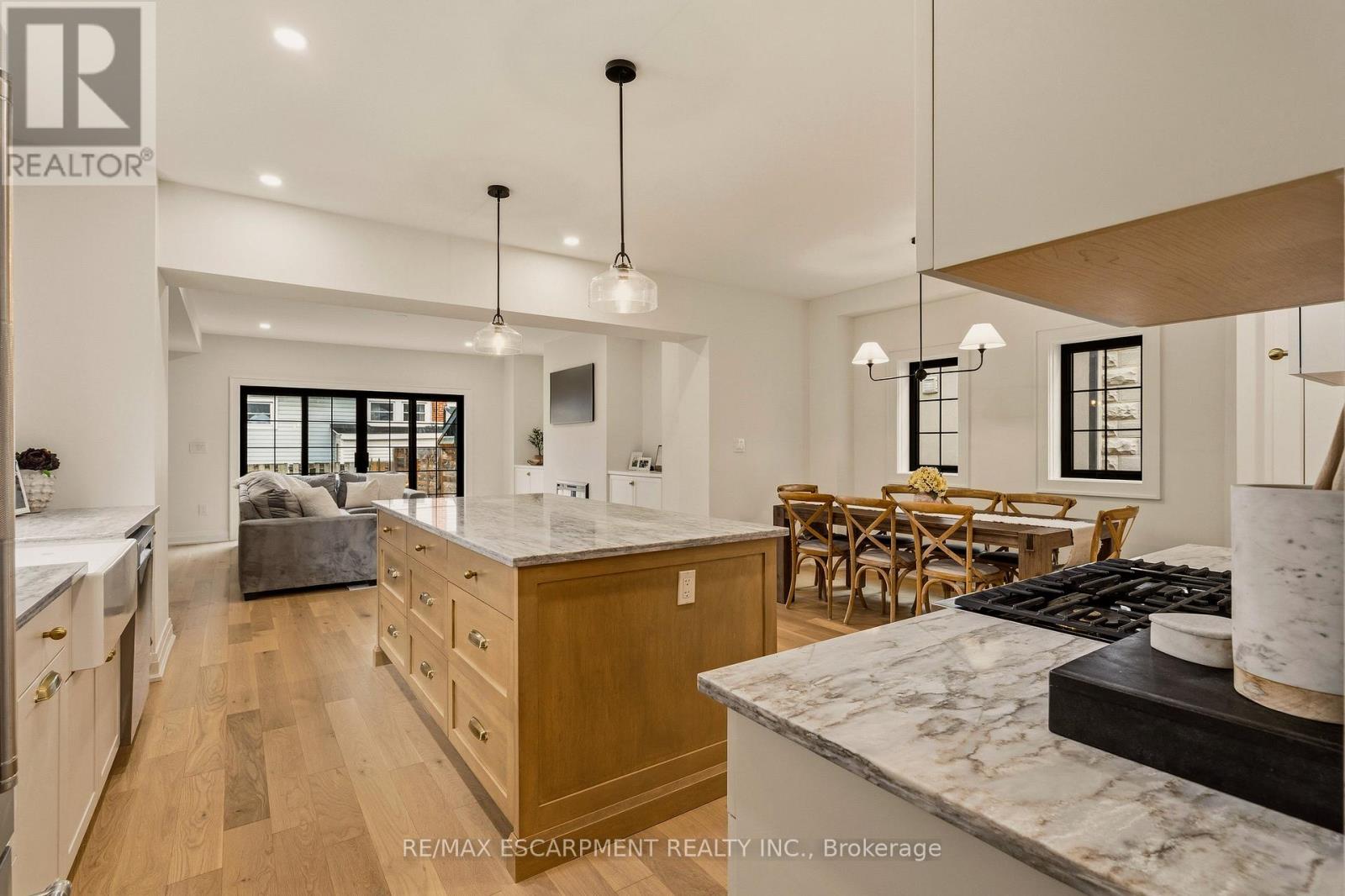 30 Matilda Street N, Hamilton, Ontario  L9H 2Z1 - Photo 11 - X12916516