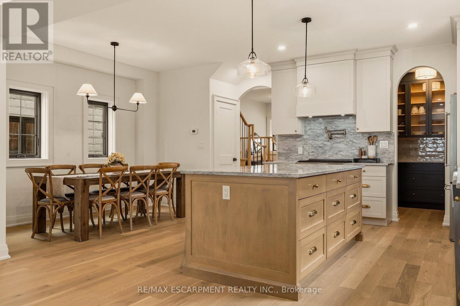 30 Matilda Street N, Hamilton, Ontario  L9H 2Z1 - Photo 12 - X12916516