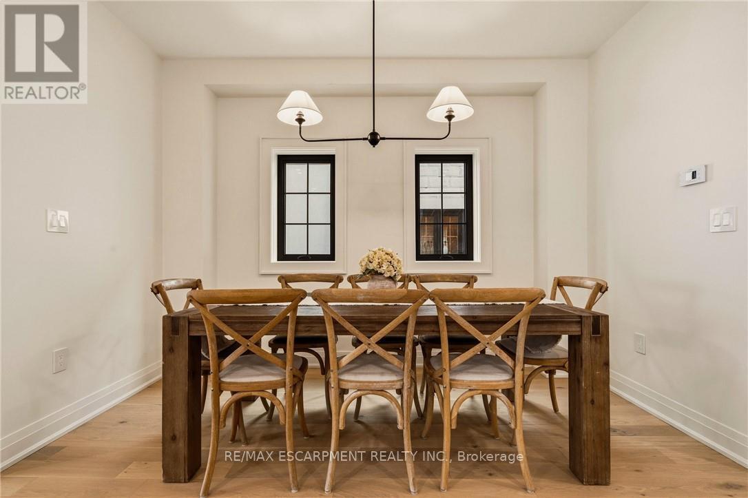 30 Matilda Street N, Hamilton, Ontario  L9H 2Z1 - Photo 16 - X12916516