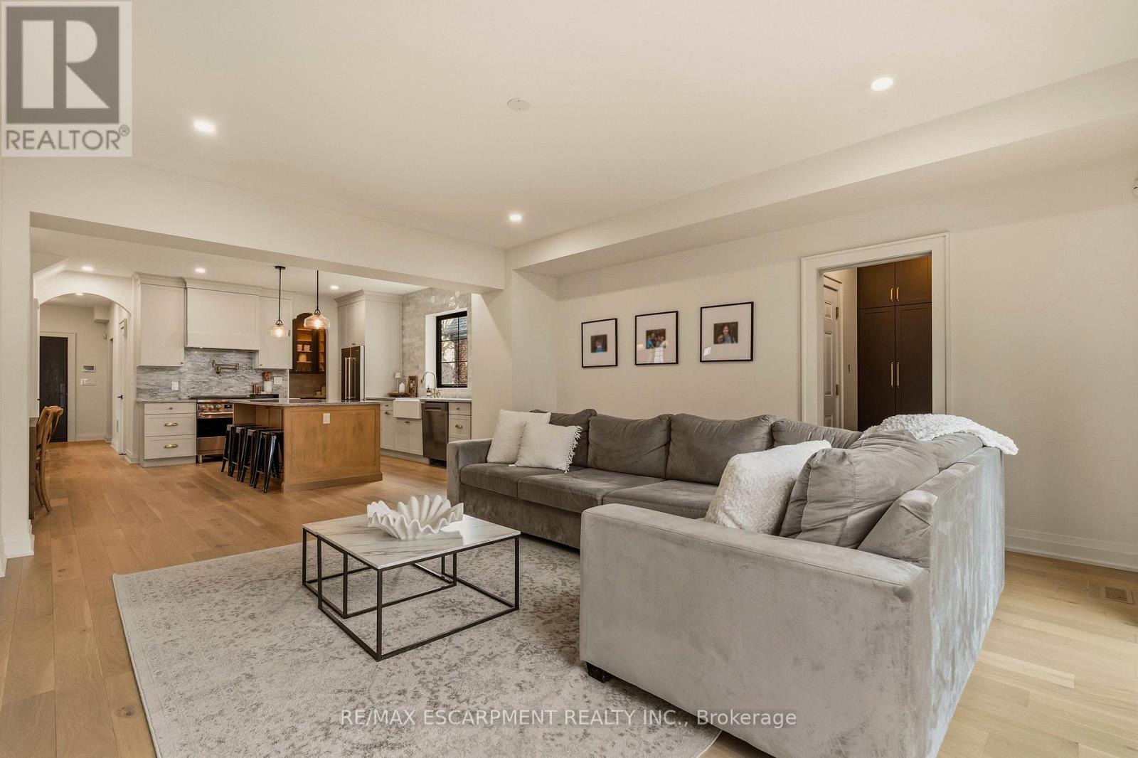 30 Matilda Street N, Hamilton, Ontario  L9H 2Z1 - Photo 21 - X12916516