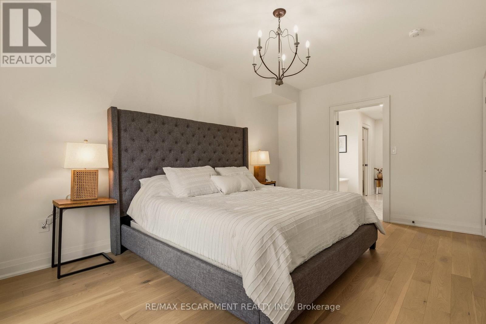 30 Matilda Street N, Hamilton, Ontario  L9H 2Z1 - Photo 27 - X12916516