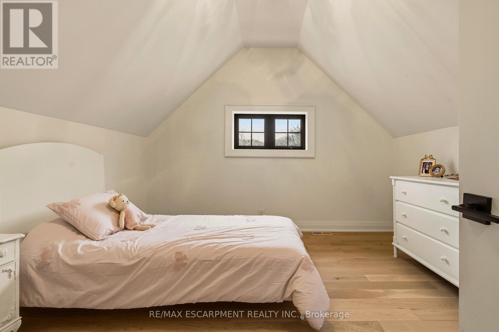 30 Matilda Street N, Hamilton, Ontario  L9H 2Z1 - Photo 37 - X12916516