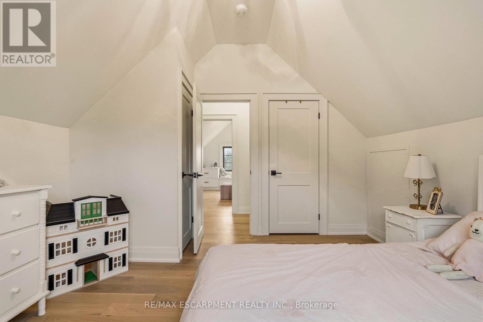 30 Matilda Street N, Hamilton, Ontario  L9H 2Z1 - Photo 38 - X12916516