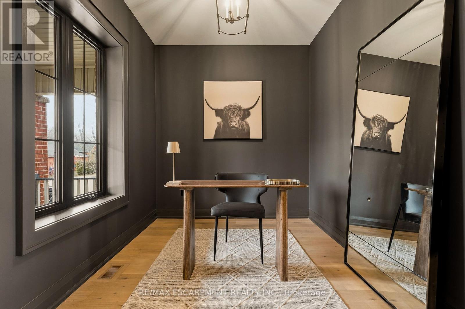 30 Matilda Street N, Hamilton, Ontario  L9H 2Z1 - Photo 4 - X12916516