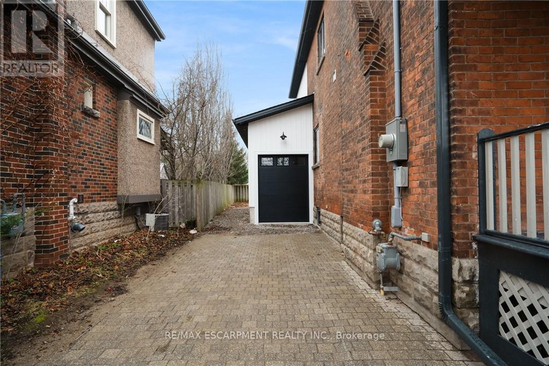 30 Matilda Street N, Hamilton, Ontario  L9H 2Z1 - Photo 47 - X12916516