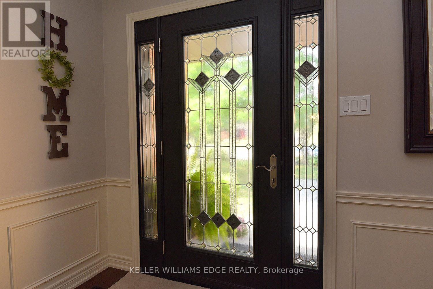 18 Charterhouse Crescent, Hamilton, Ontario  L9G 4E5 - Photo 4 - X12916528