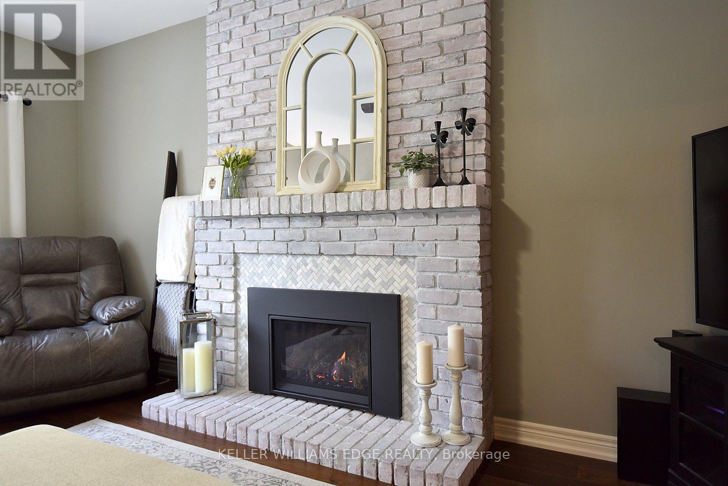 18 Charterhouse Crescent, Hamilton, Ontario  L9G 4E5 - Photo 8 - X12916528