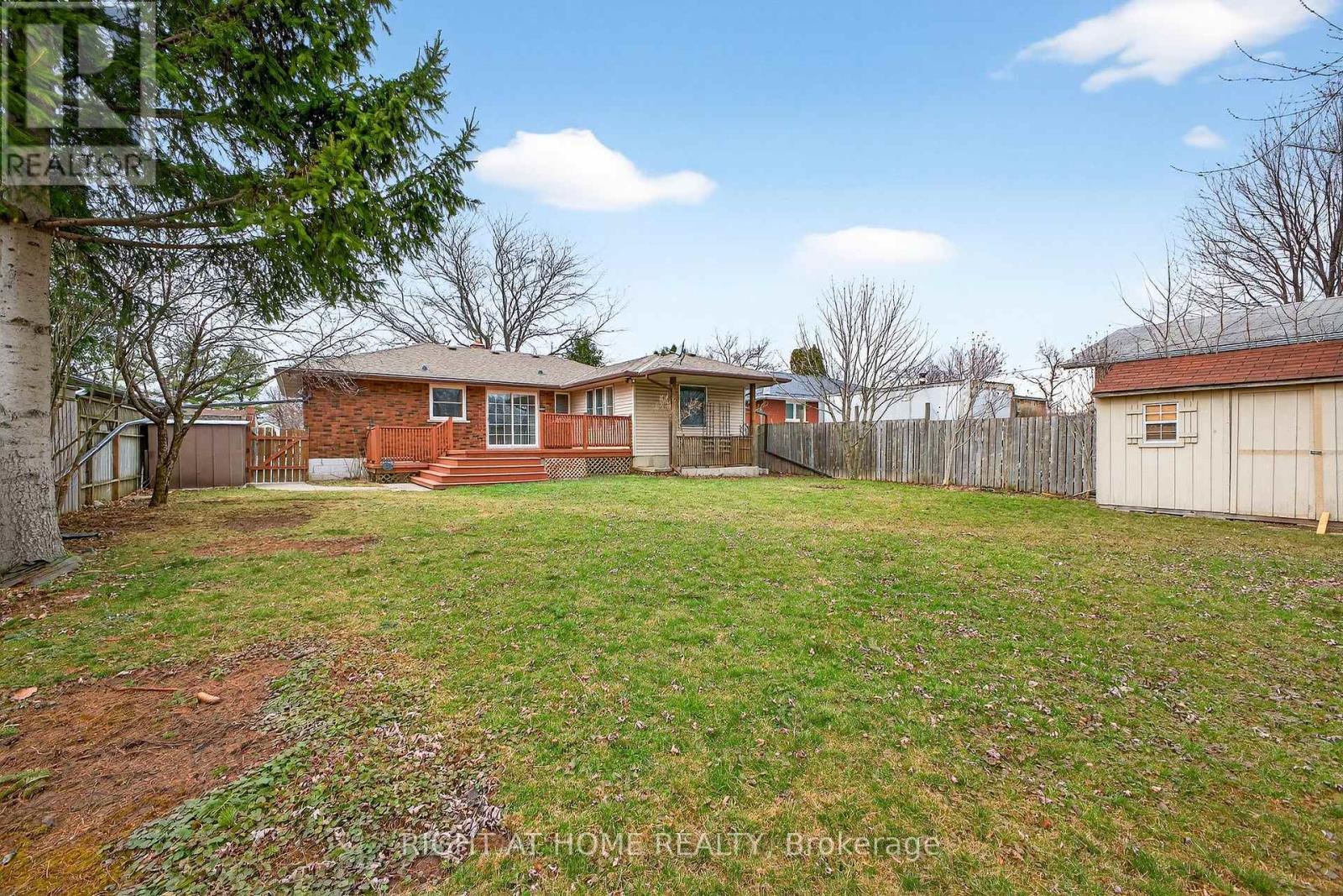 226 Bel Air Avenue, Hamilton, Ontario  L8E 5K2 - Photo 2 - X12916536