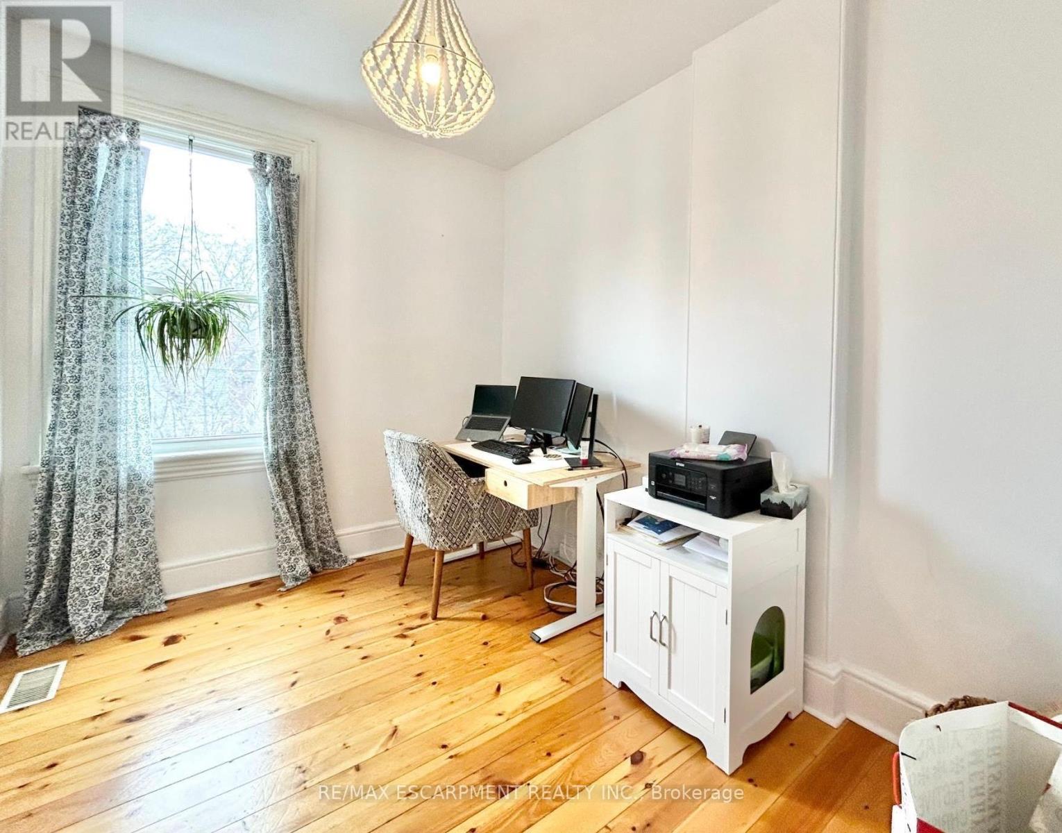 276 Hunter Street W, Hamilton, Ontario  L8P 1S3 - Photo 11 - X12916544