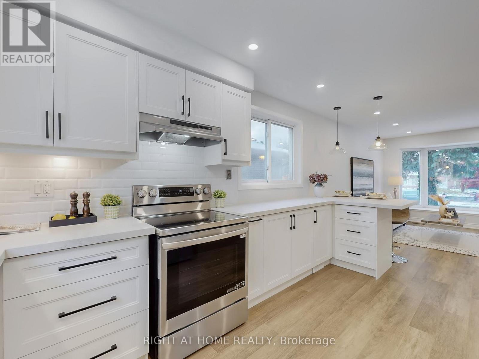 19 Shaughnessy Boulevard, Toronto, Ontario  M2J 1H4 - Photo 15 - C12831306