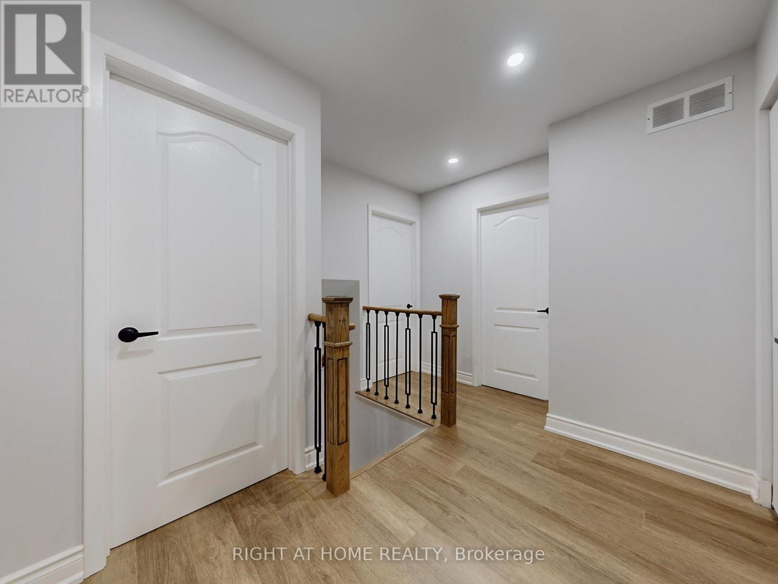 19 Shaughnessy Boulevard, Toronto, Ontario  M2J 1H4 - Photo 16 - C12831306