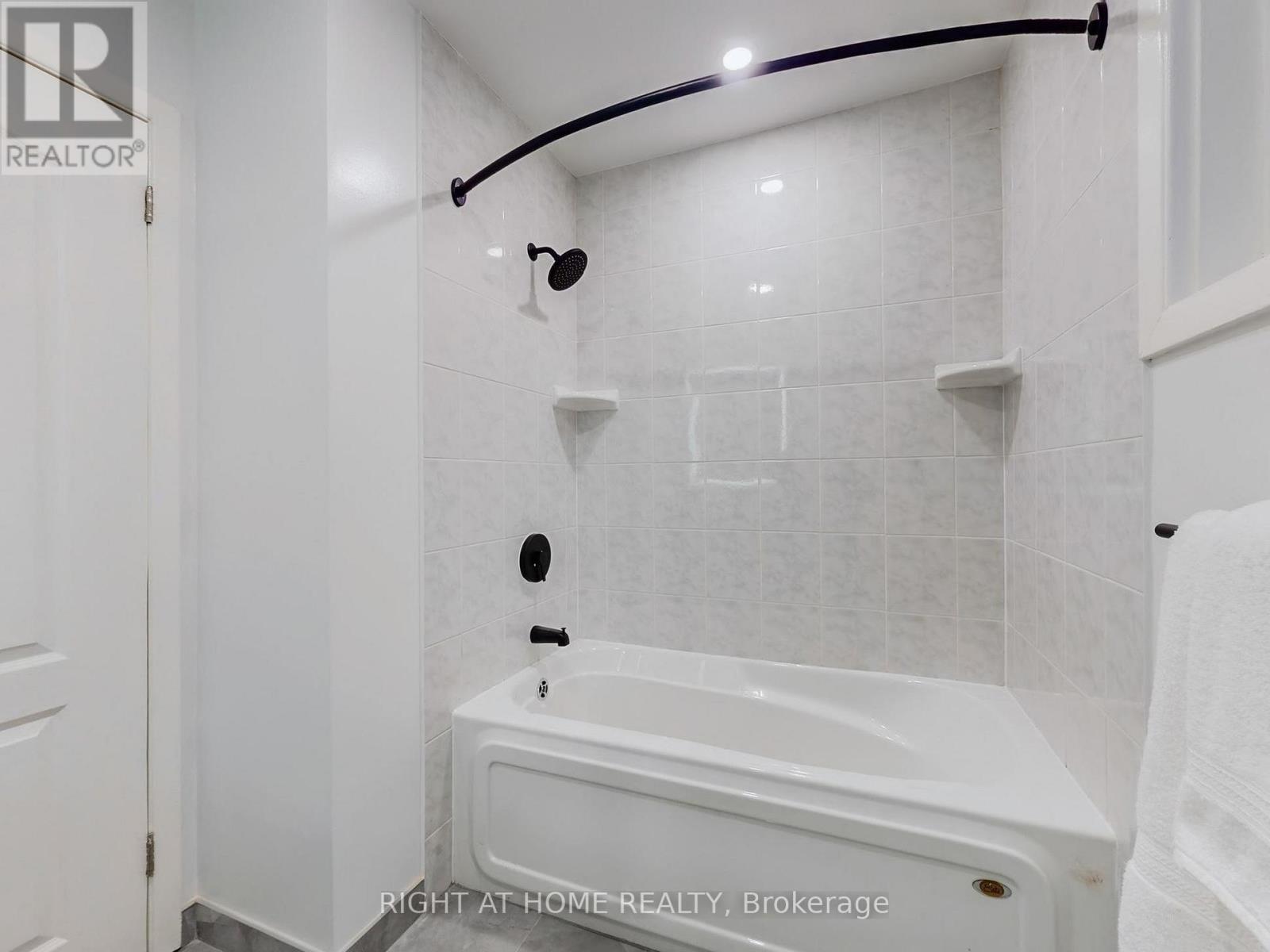 19 Shaughnessy Boulevard, Toronto, Ontario  M2J 1H4 - Photo 28 - C12831306