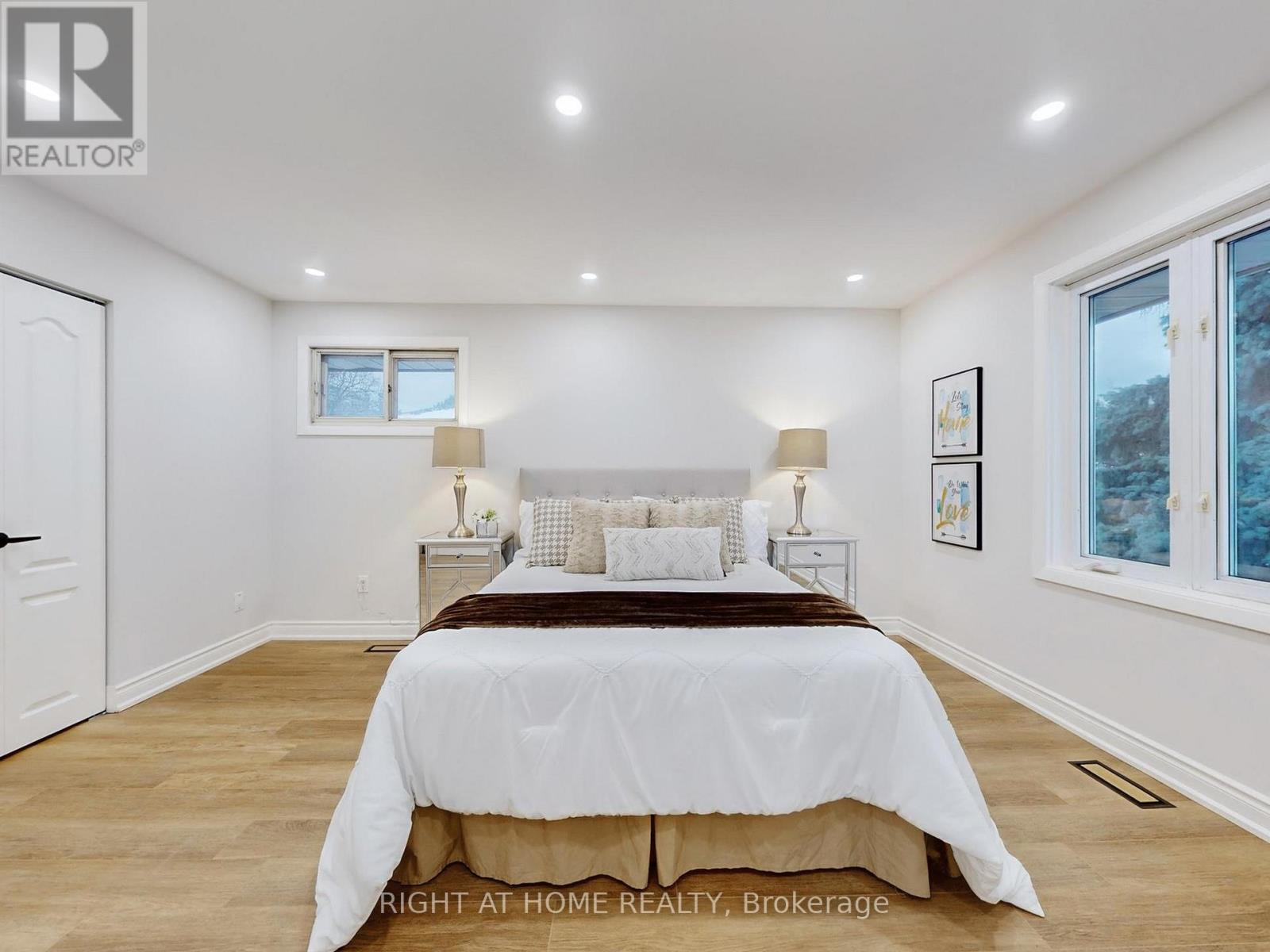 19 Shaughnessy Boulevard, Toronto, Ontario  M2J 1H4 - Photo 18 - C12831306