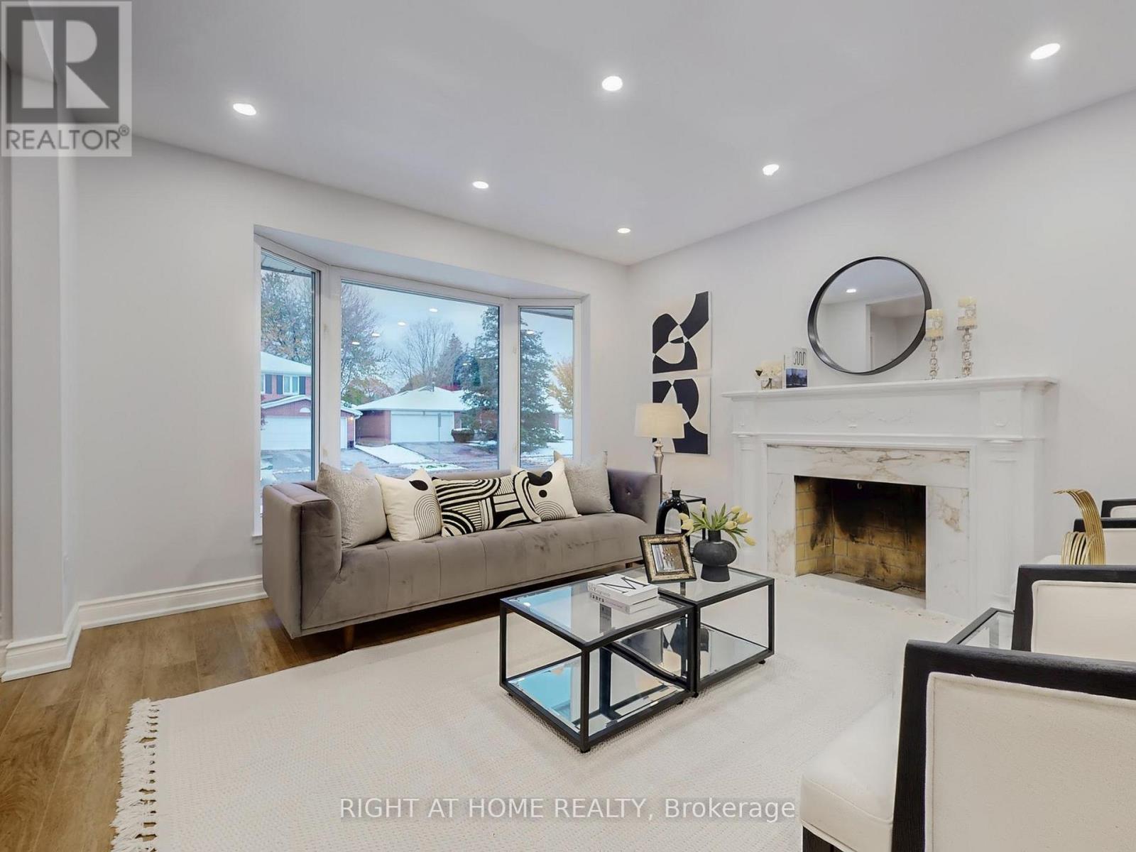 19 Shaughnessy Boulevard, Toronto, Ontario  M2J 1H4 - Photo 5 - C12831306