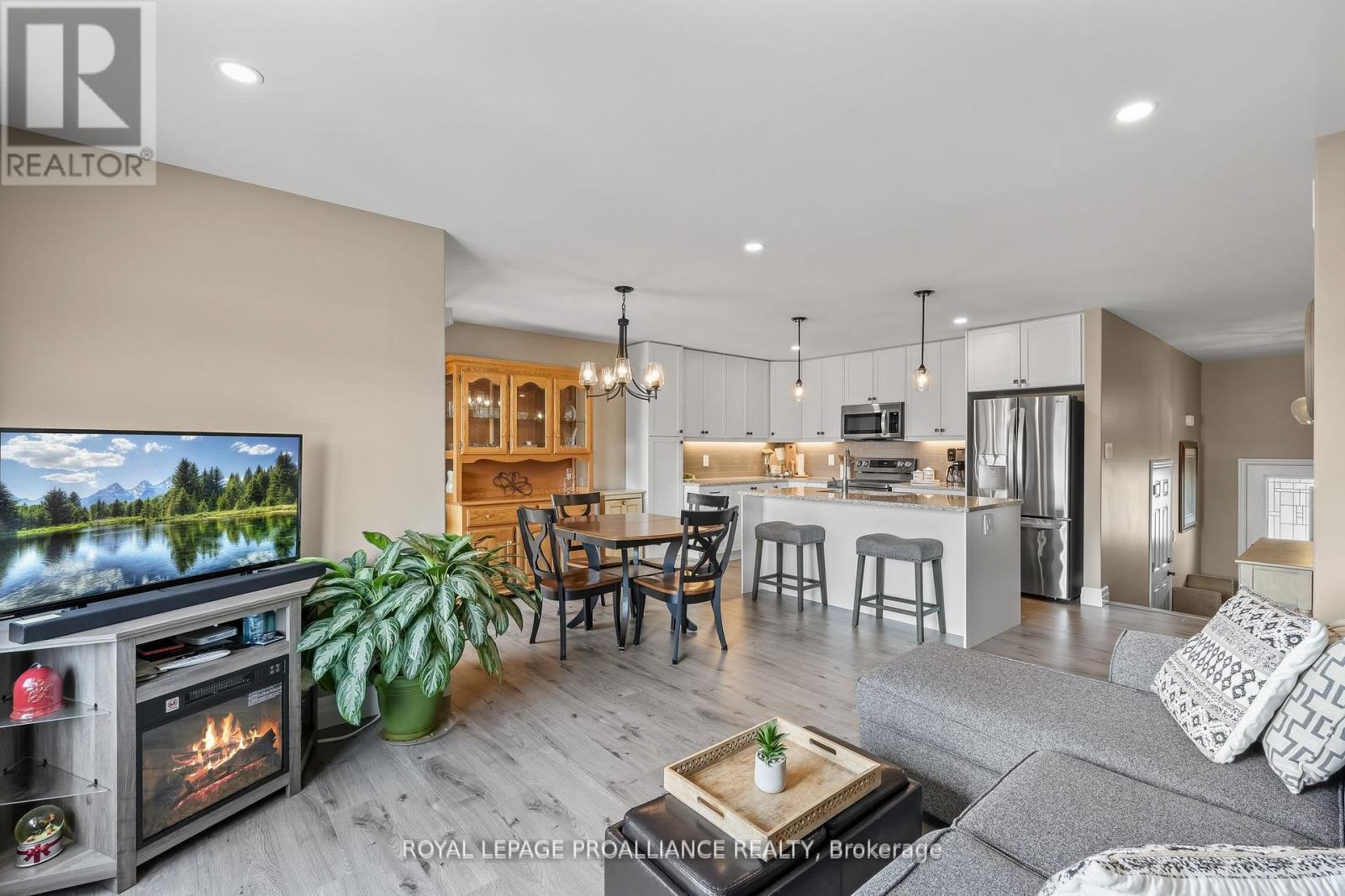 25 Cedar Park Crescent, Quinte West, Ontario  K8V 0J1 - Photo 12 - X12916606