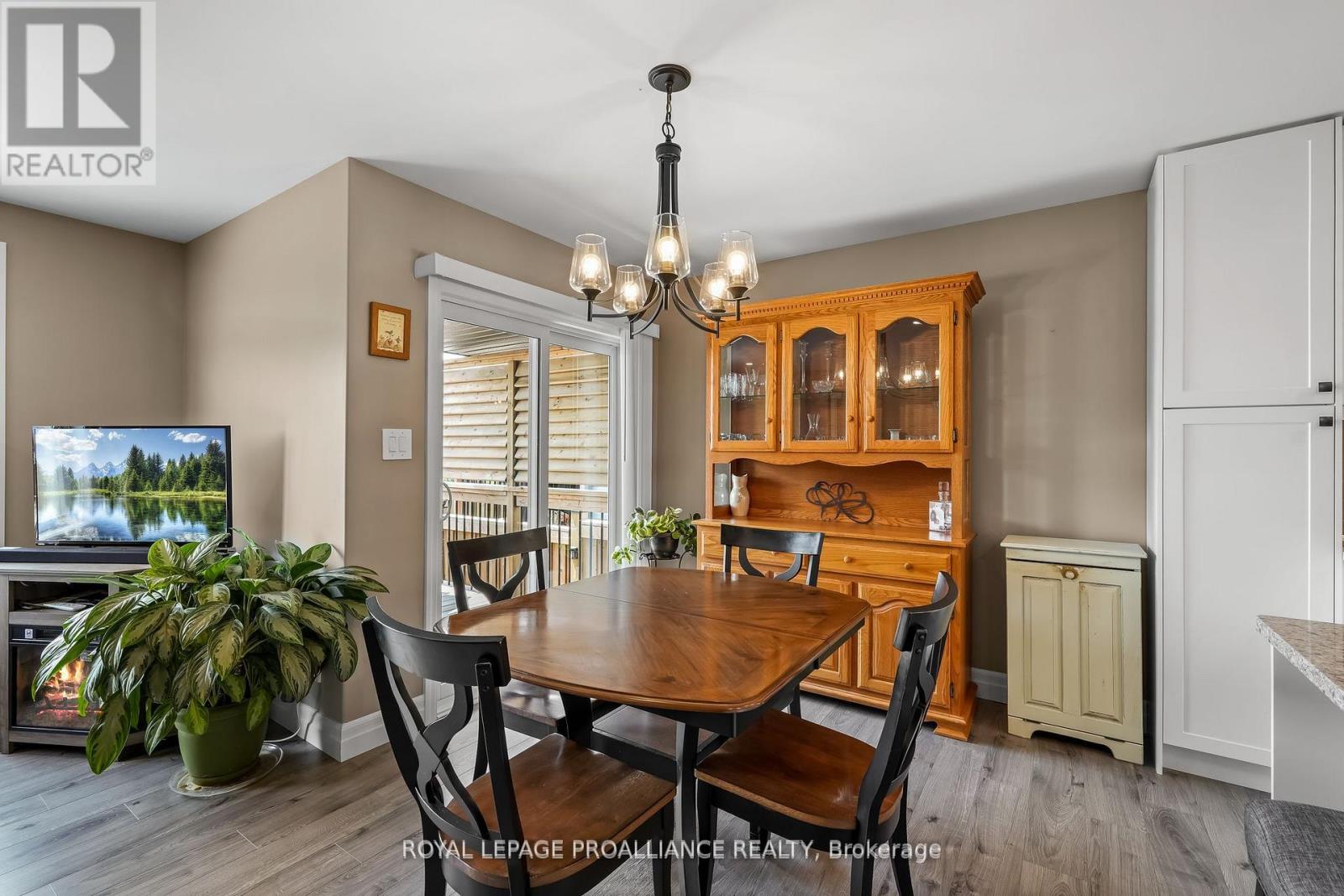 25 Cedar Park Crescent, Quinte West, Ontario  K8V 0J1 - Photo 13 - X12916606