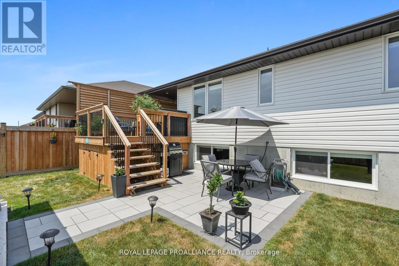 25 Cedar Park Crescent, Quinte West, Ontario  K8V 0J1 - Photo 4 - X12916606