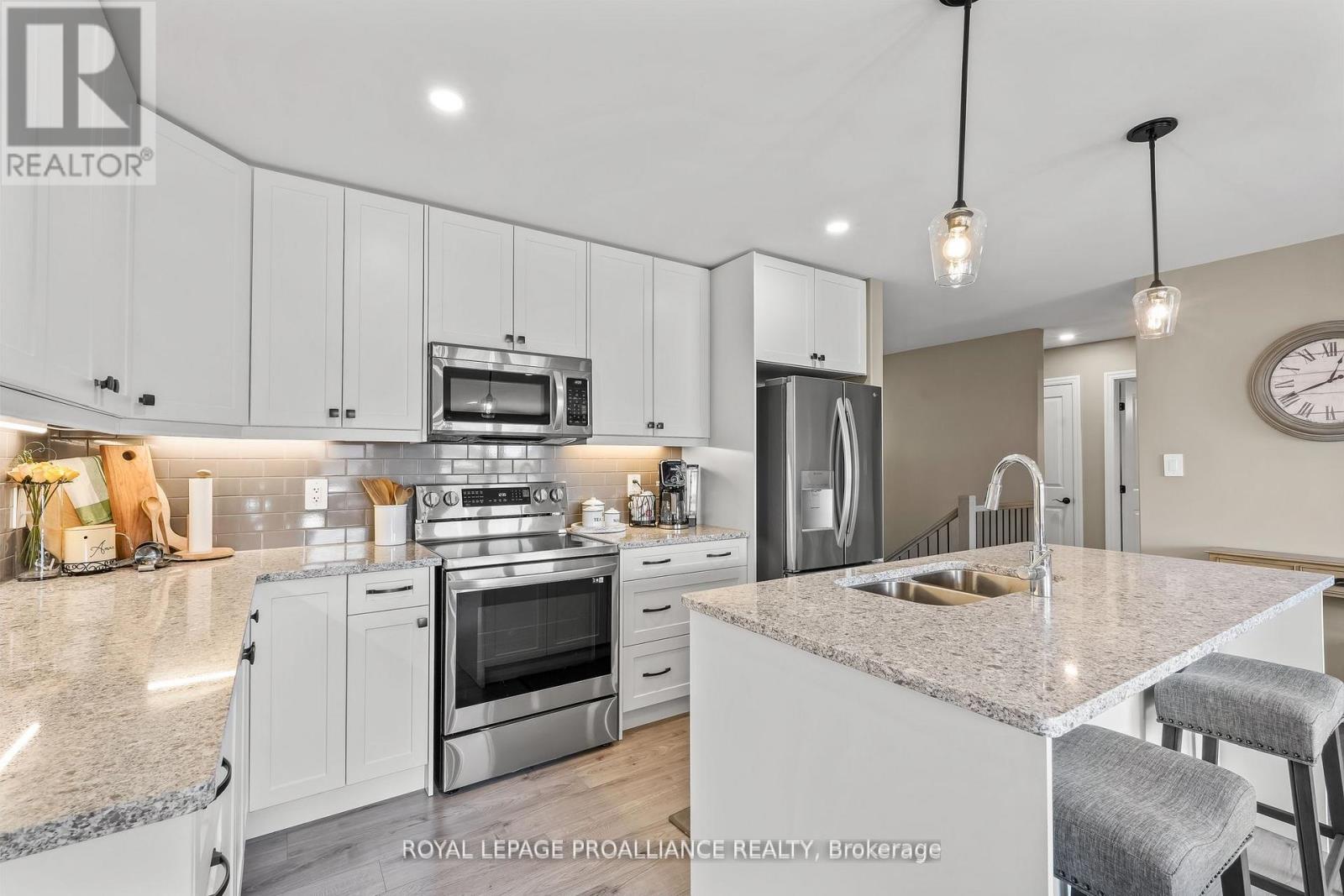 25 Cedar Park Crescent, Quinte West, Ontario  K8V 0J1 - Photo 7 - X12916606