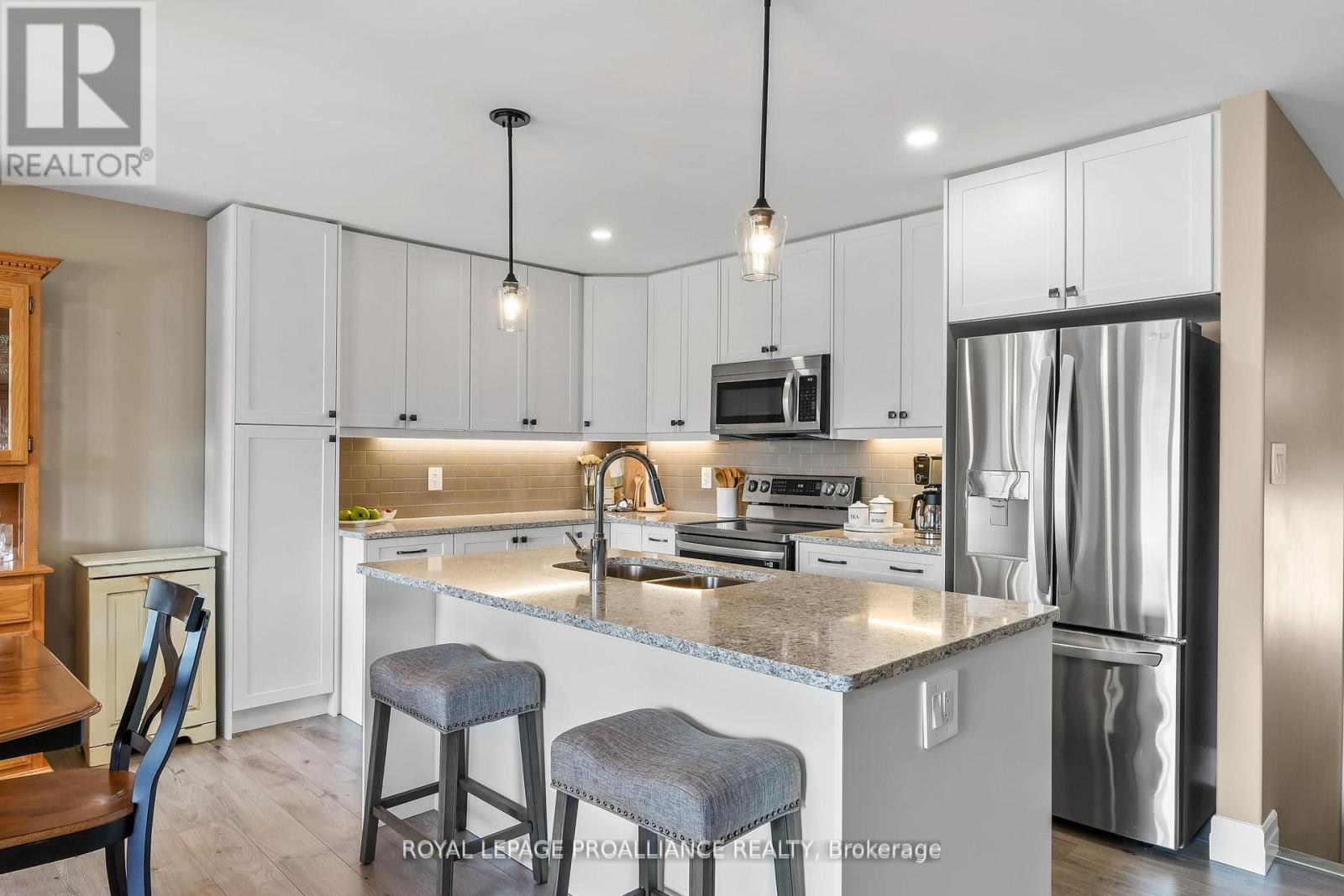 25 Cedar Park Crescent, Quinte West, Ontario  K8V 0J1 - Photo 8 - X12916606