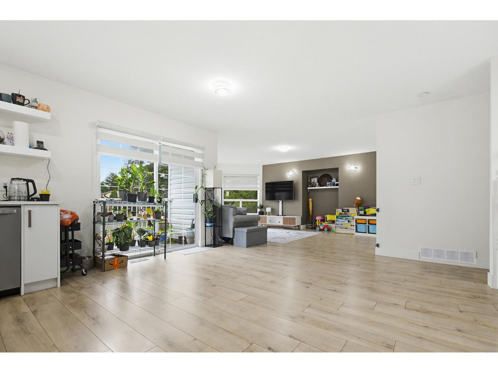 8103 Caribou Street, Mission, British Columbia  V2V 6M8 - Photo 9 - R3102267