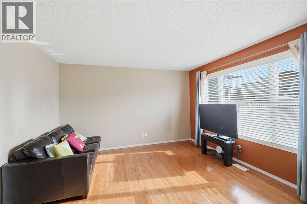 252 Saddlecrest Boulevard NE, Calgary, Alberta  T3J 5L6 - Photo 7 - A2288541