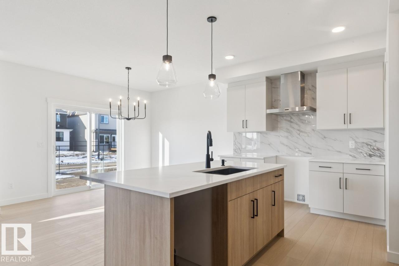 951 18 Av Nw, Edmonton, Alberta  T6T 2X3 - Photo 5 - E4469188