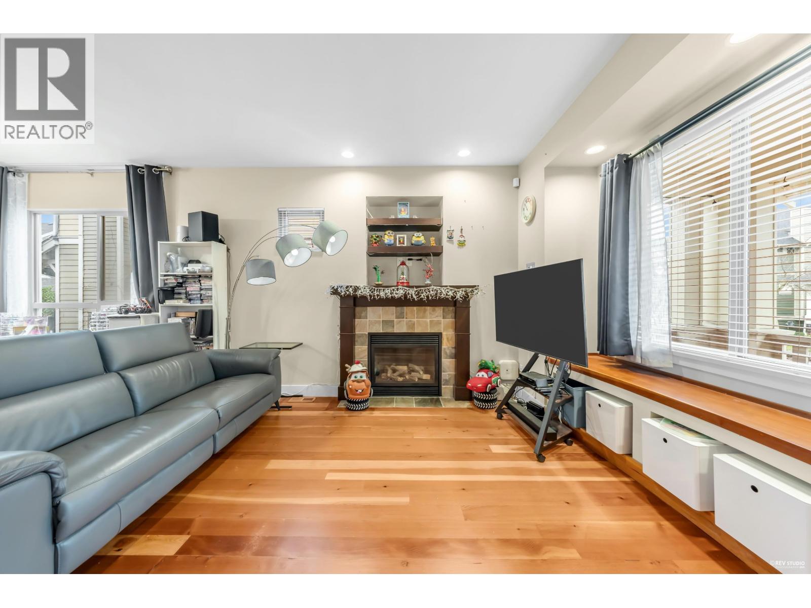 270 Holly Avenue, New Westminster, British Columbia  V3M 0B3 - Photo 11 - R3103050