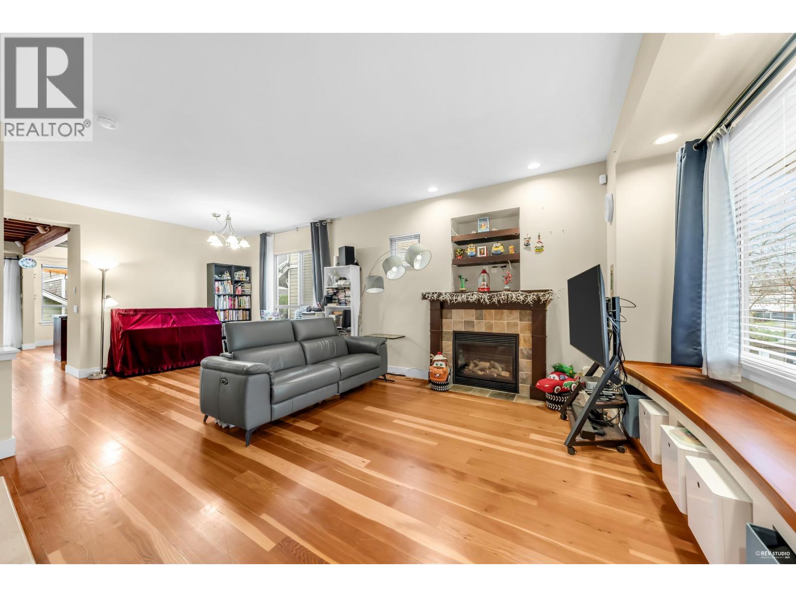 270 Holly Avenue, New Westminster, British Columbia  V3M 0B3 - Photo 13 - R3103050