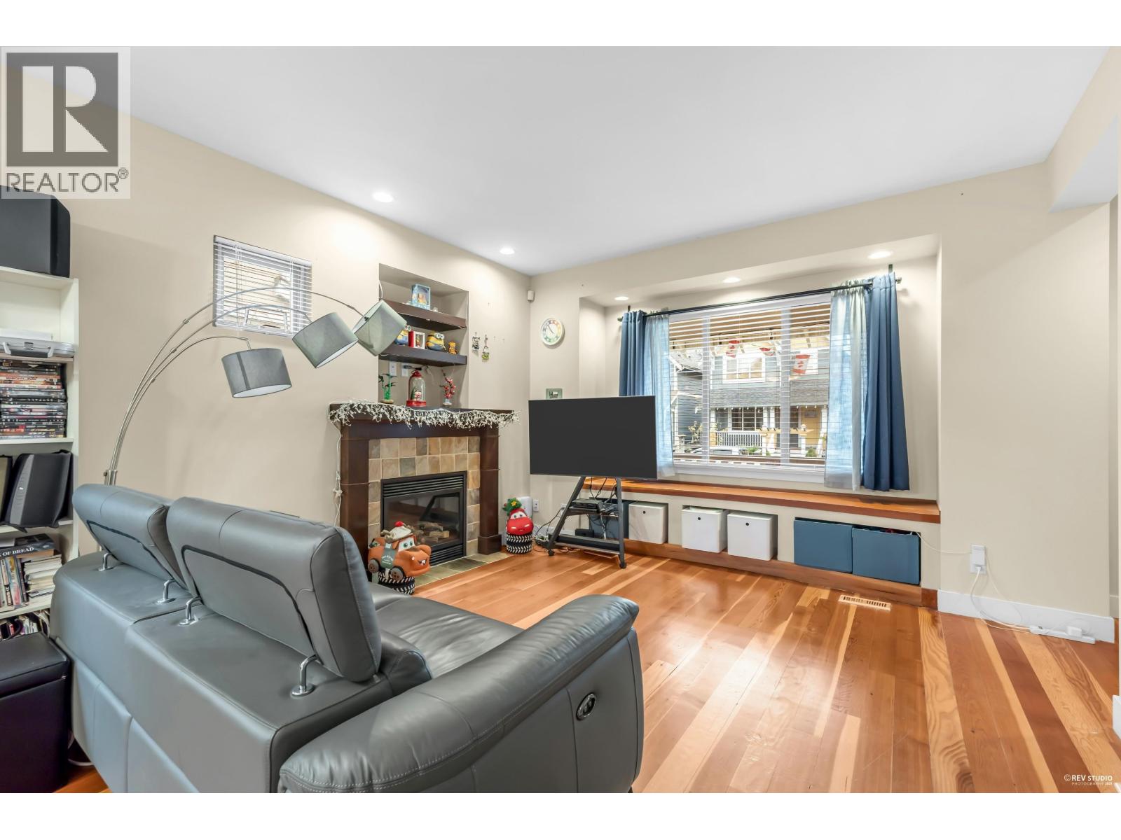 270 Holly Avenue, New Westminster, British Columbia  V3M 0B3 - Photo 14 - R3103050