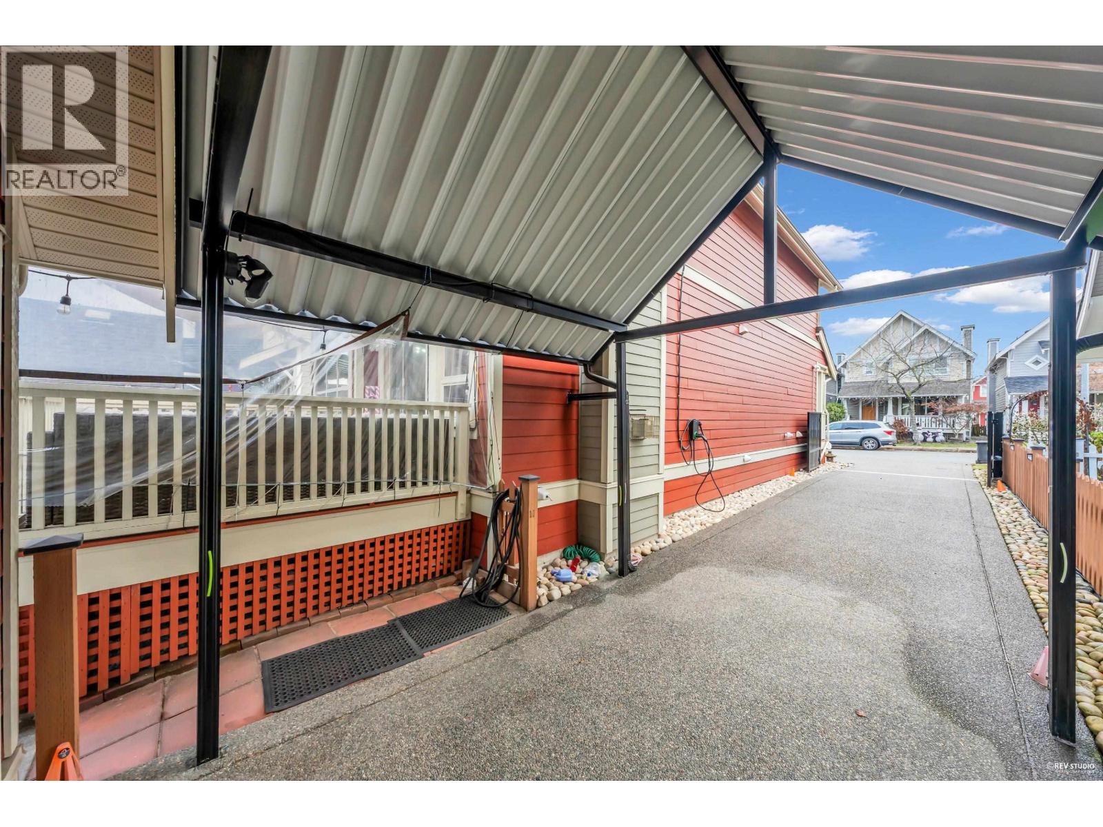 270 Holly Avenue, New Westminster, British Columbia  V3M 0B3 - Photo 4 - R3103050