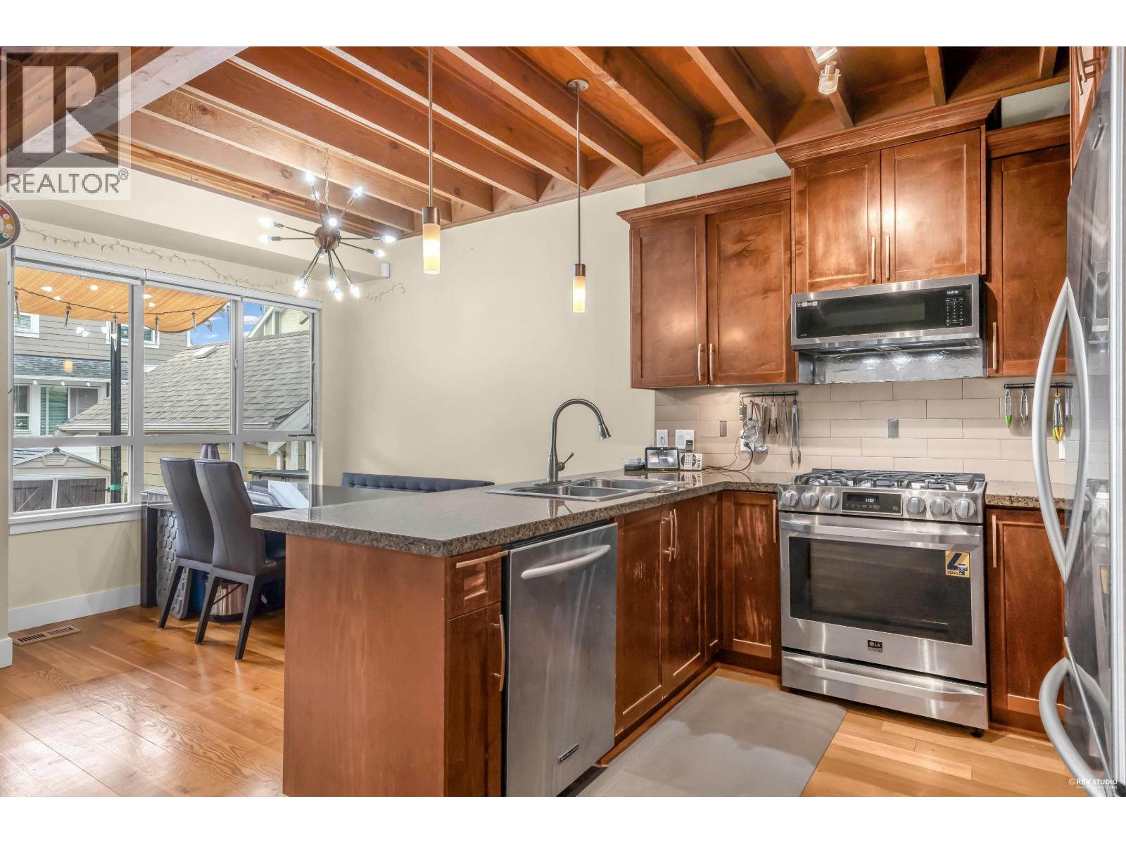 270 Holly Avenue, New Westminster, British Columbia  V3M 0B3 - Photo 39 - R3103050