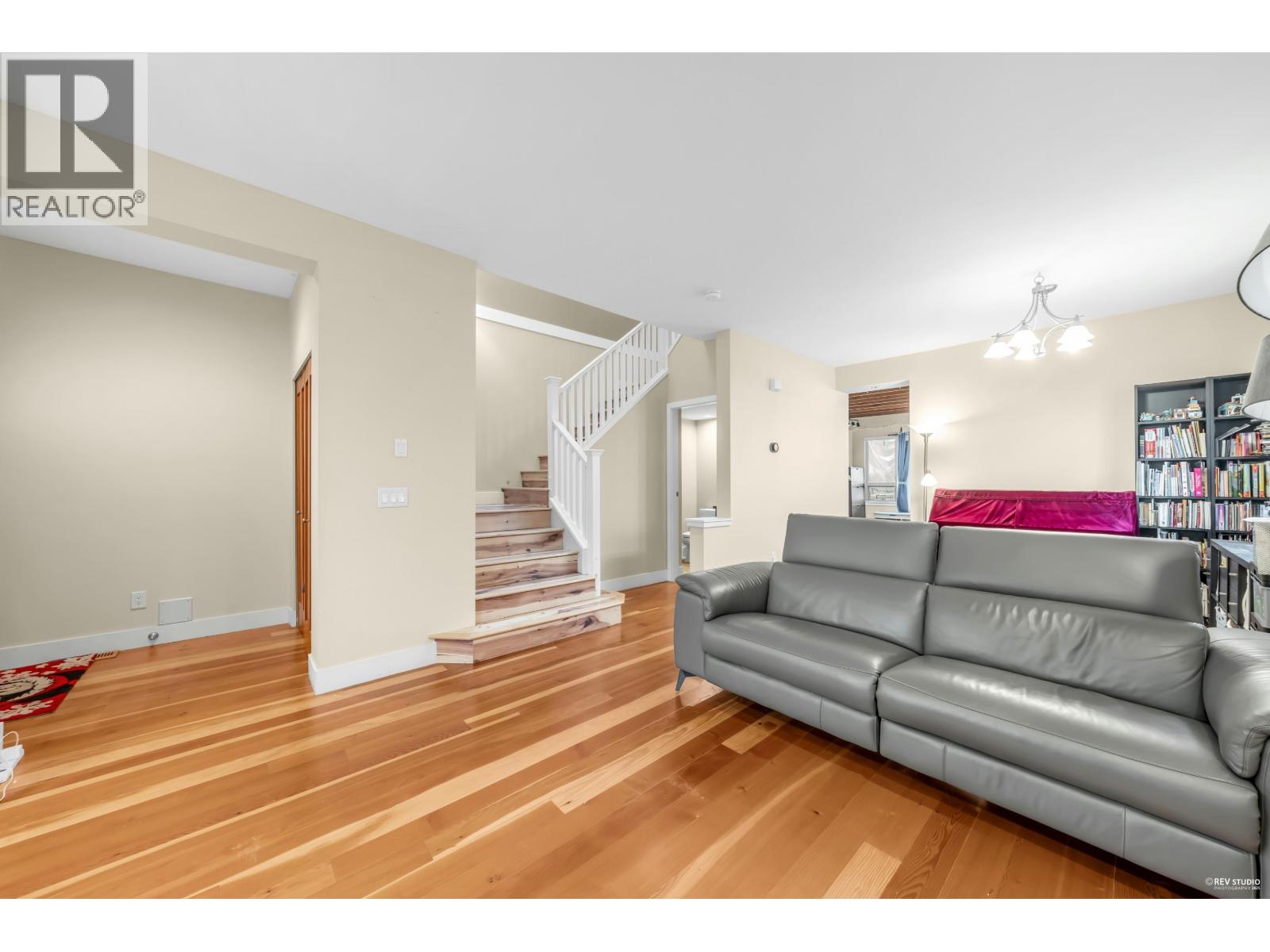 270 Holly Avenue, New Westminster, British Columbia  V3M 0B3 - Photo 12 - R3103050