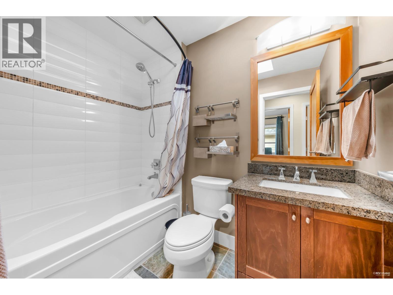 270 Holly Avenue, New Westminster, British Columbia  V3M 0B3 - Photo 34 - R3103050