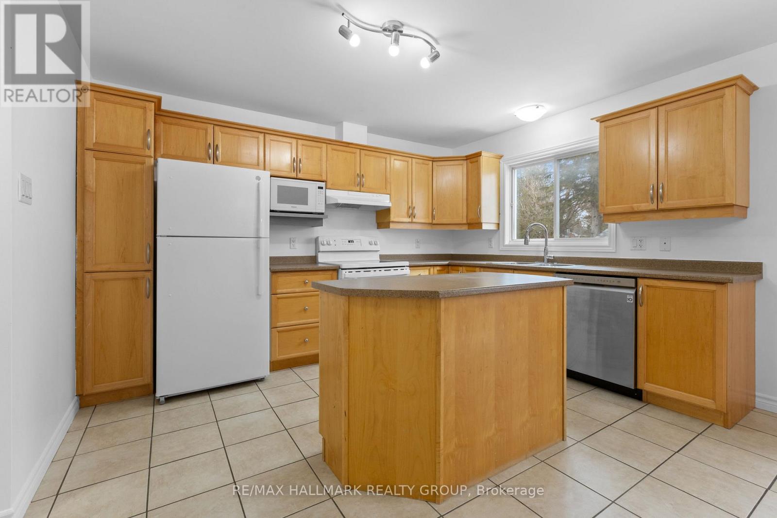 290 Maple Street, Russell, Ontario  K4R 0A1 - Photo 10 - X12916712