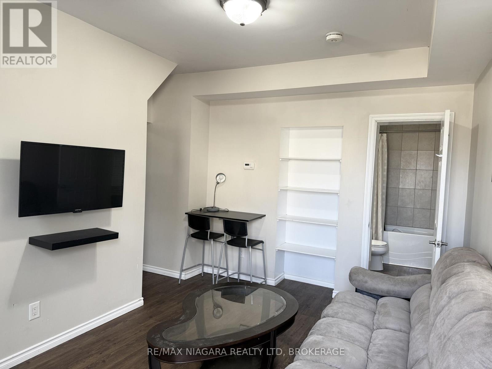 Unit 2 - 4686 Zimmerman Avenue, Niagara Falls, Ontario  L2E 3M6 - Photo 5 - X12916604