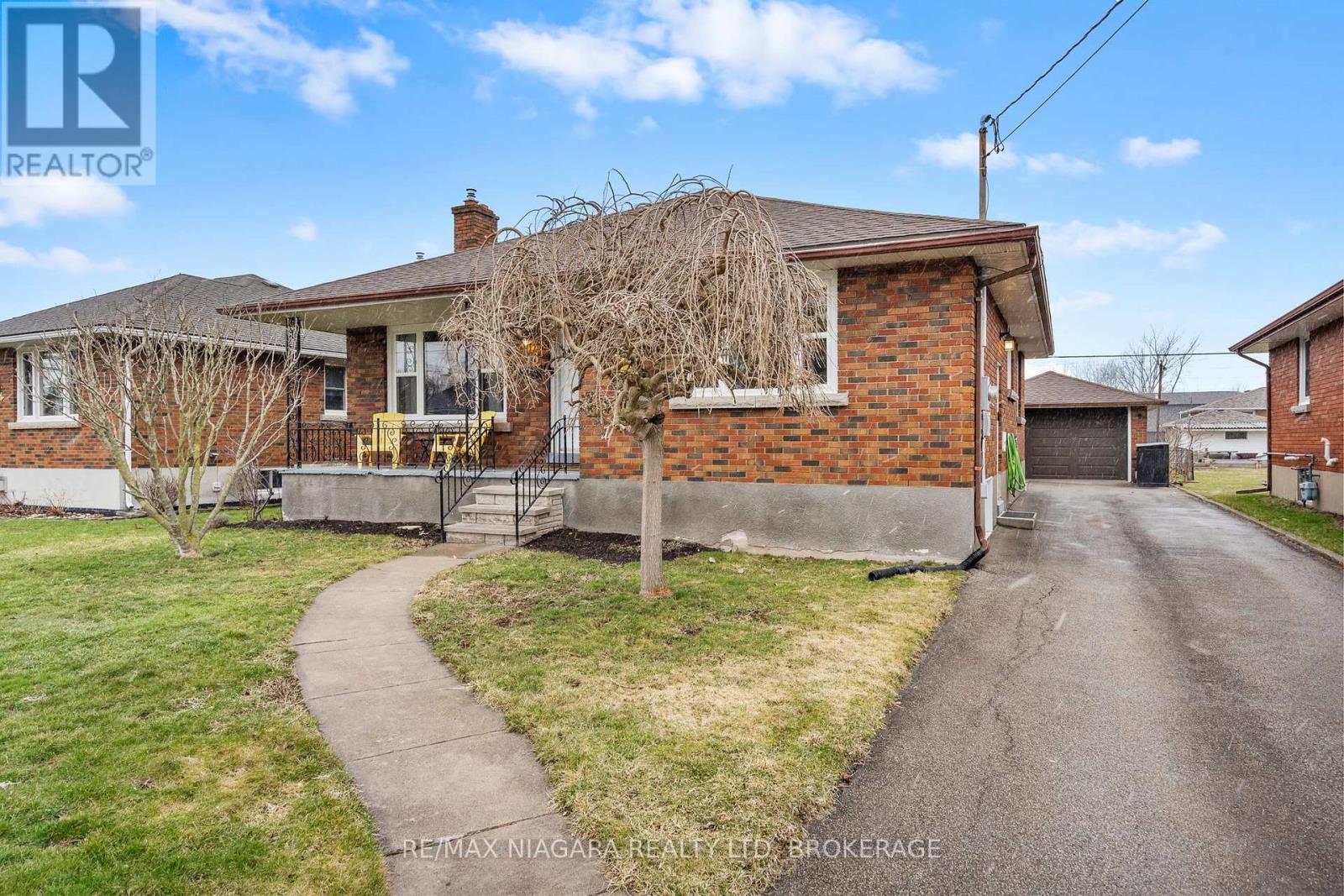 96 Clarke Street, Port Colborne, Ontario  L3K 2G3 - Photo 2 - X12916684