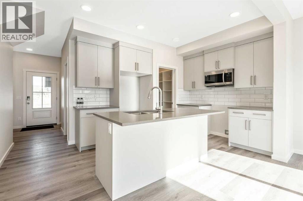 370 Heritage Boulevard, Cochrane, Alberta  T4C 0L3 - Photo 2 - A2294884